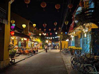 The streets of Hoi An at night